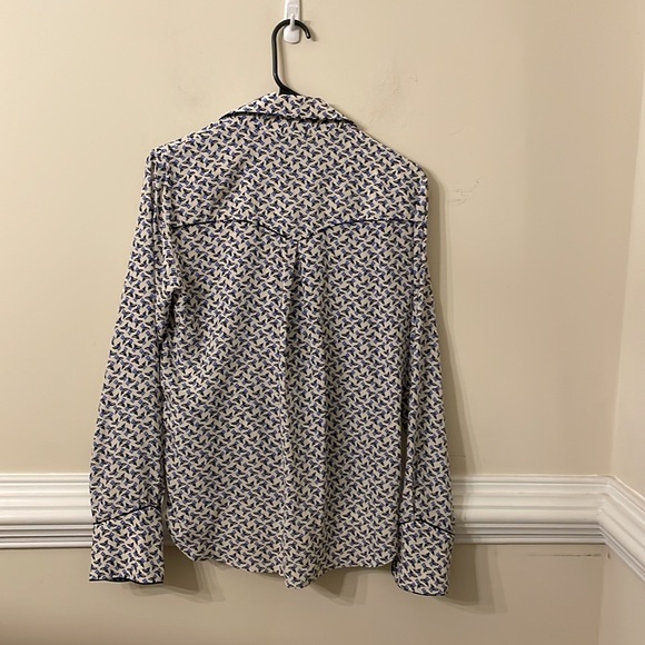 VERONICA BEARD
Worth Blouse - Picture 6 of 6